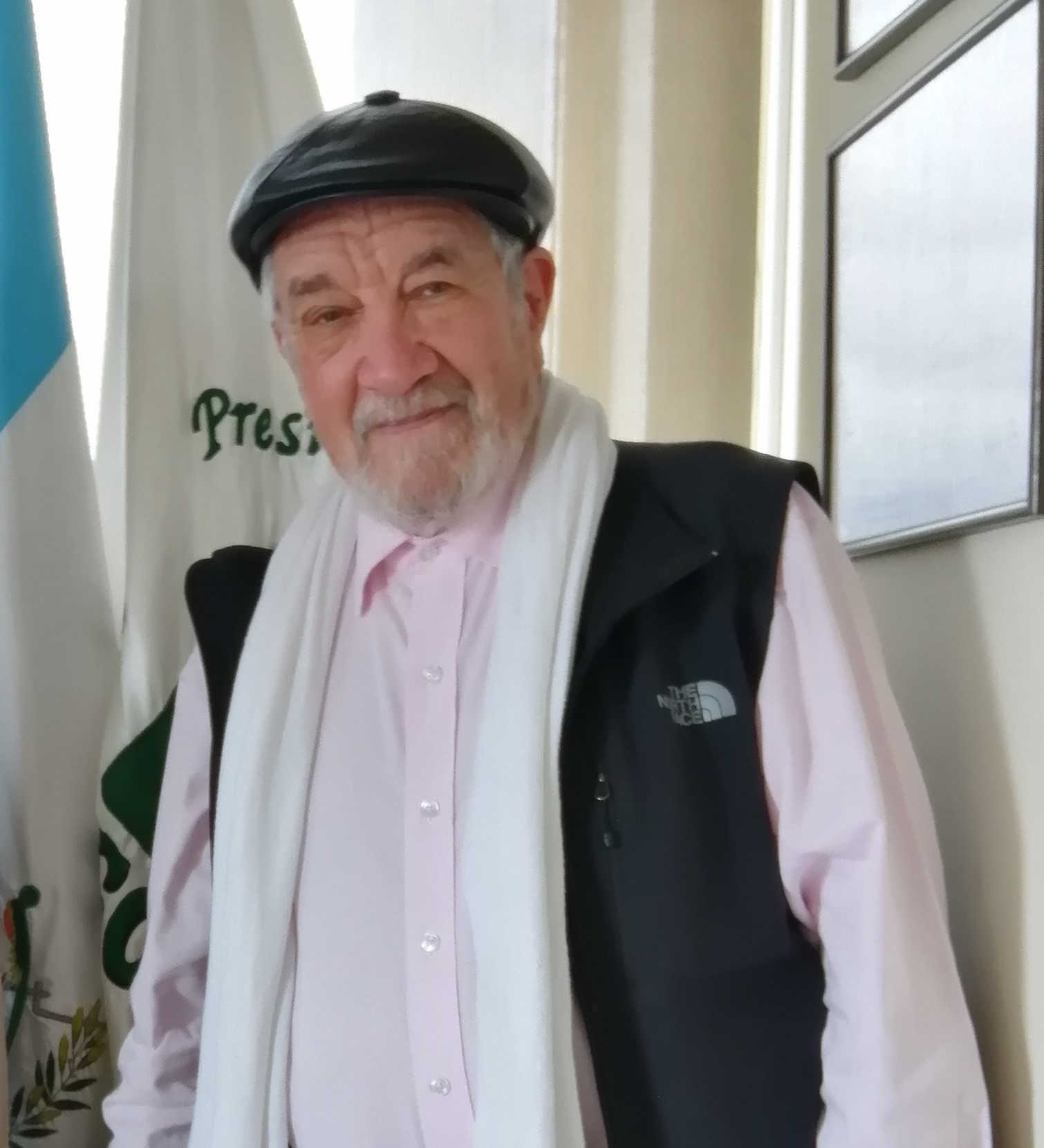 Dr Ronnie de Camino Velozo